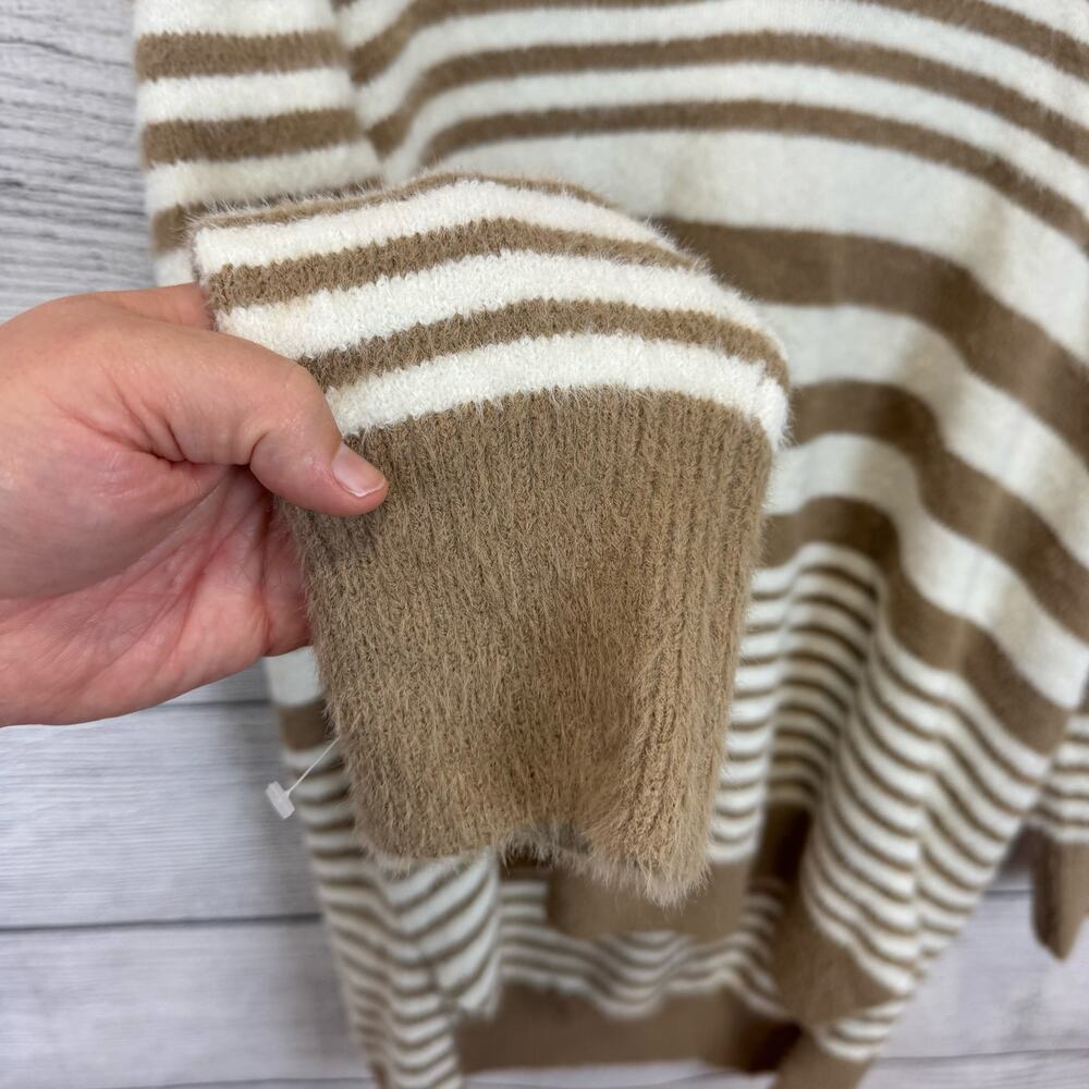 Ava & Viv Plus Size Cream & Tan Striped V-Neck Oversized Sweater Size 1X - Picture 3 of 9